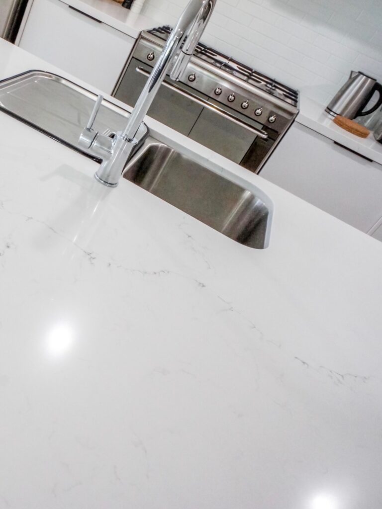 contemporary-minimalist-interior-kitchen-sydney