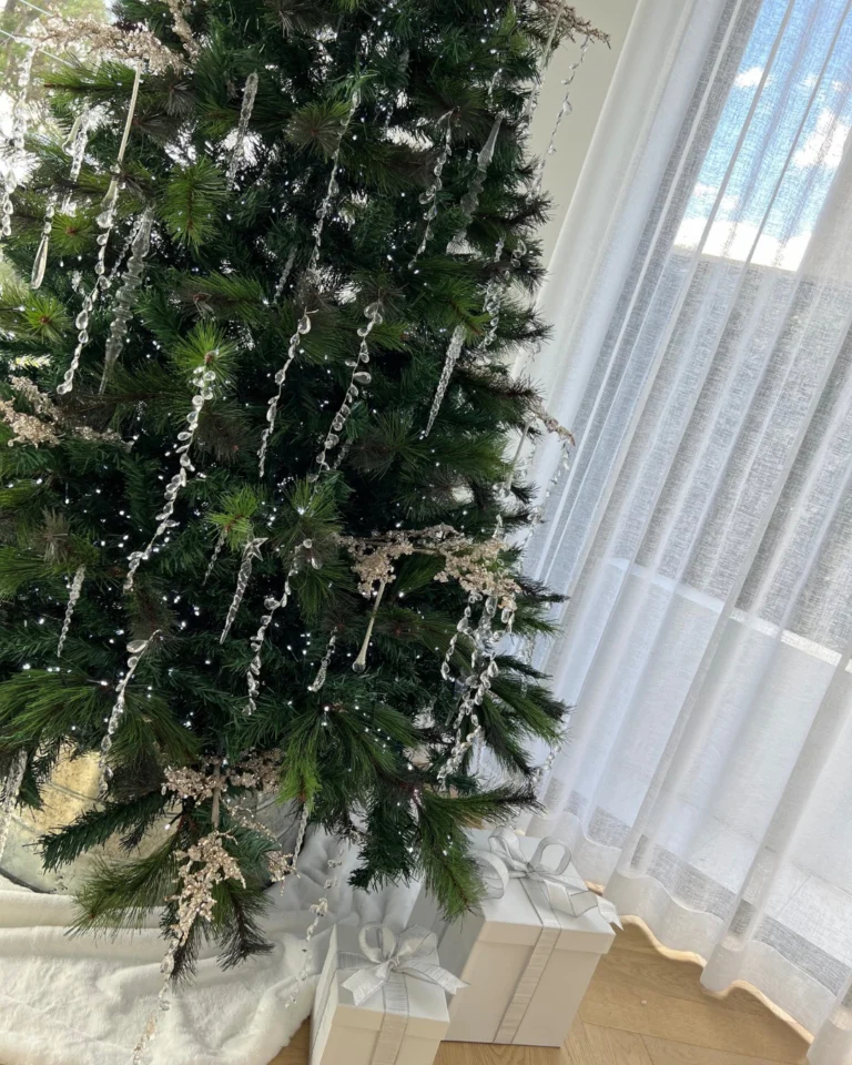Instagram post from stylistic.the.festive.edit. This post is in position 3.